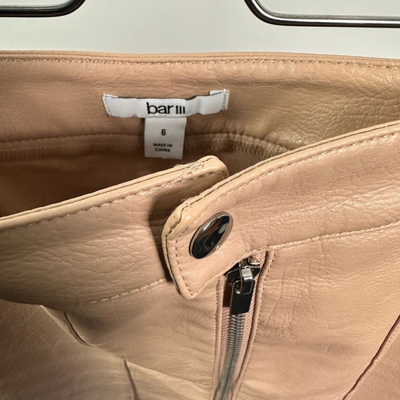 Gorgeous blush pink Bar ||| faux leather skirt (size 6) - Picture 6 of 13